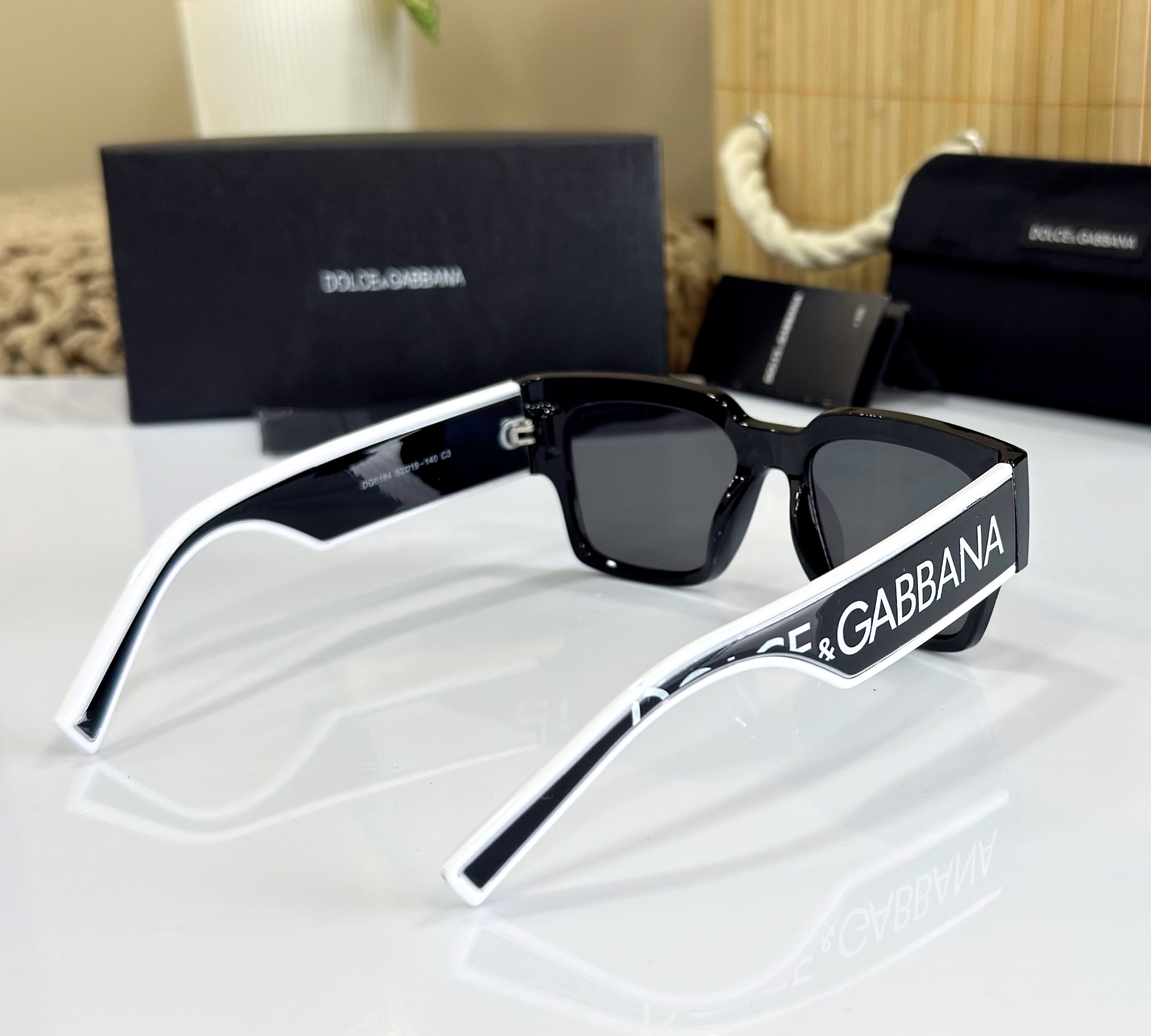 DG BLACK WHITE