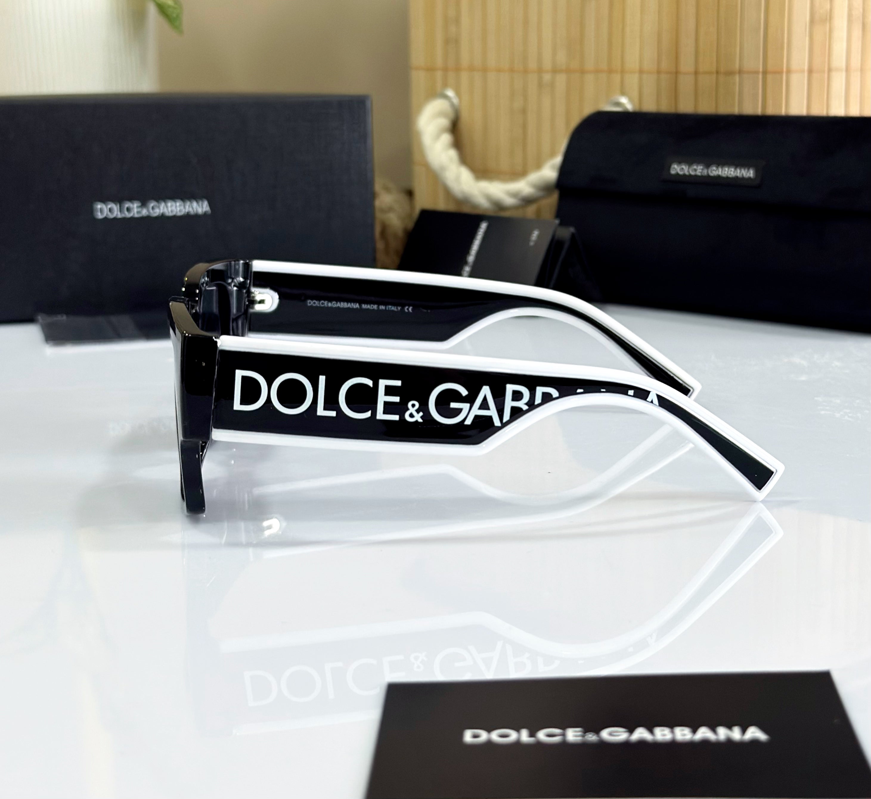 DG BLACK WHITE