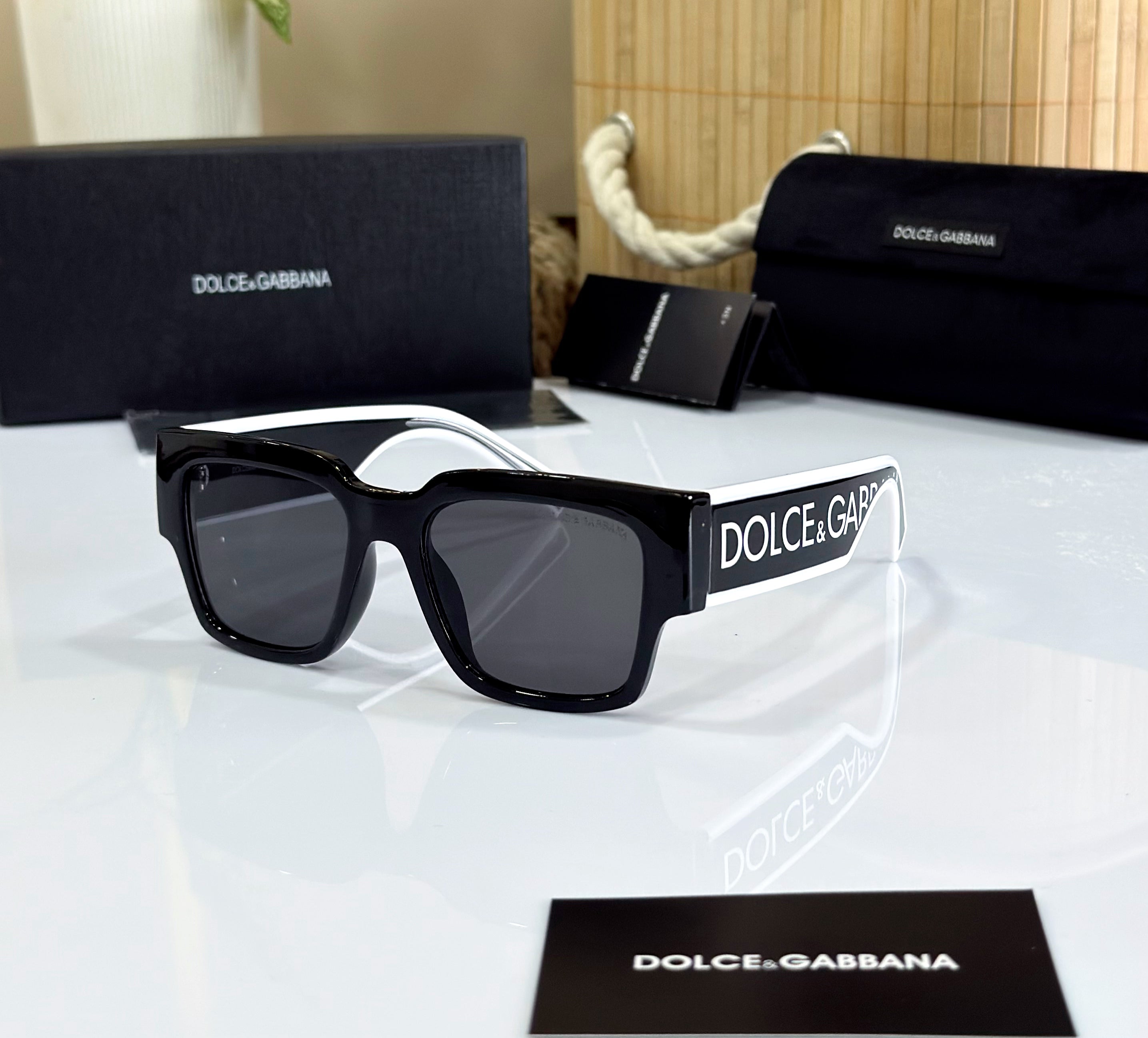 DG BLACK WHITE