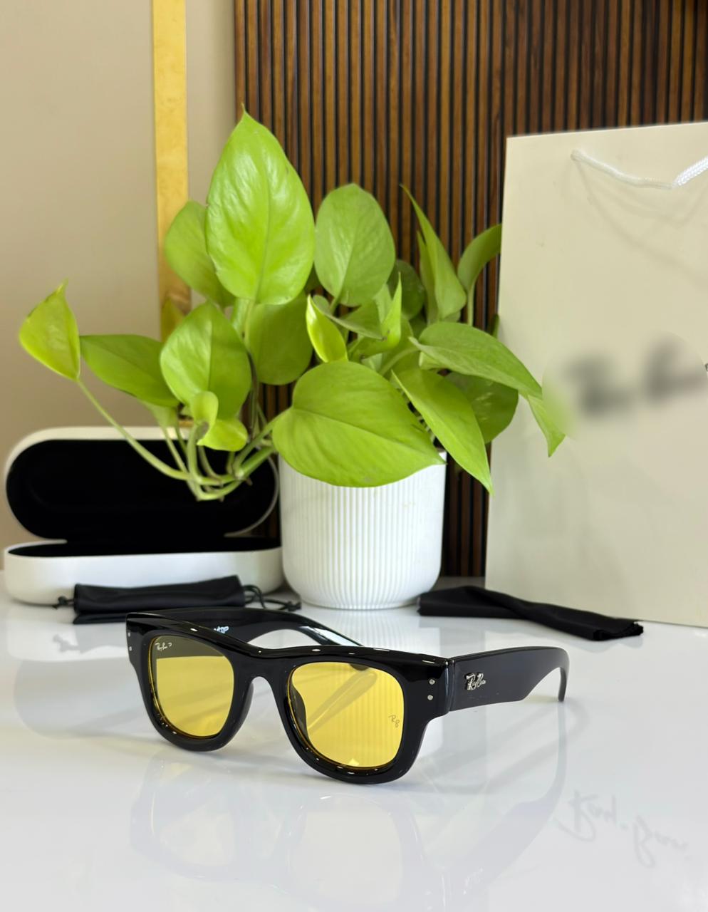 RF PUFFR BLACK YELLOW_CANDY